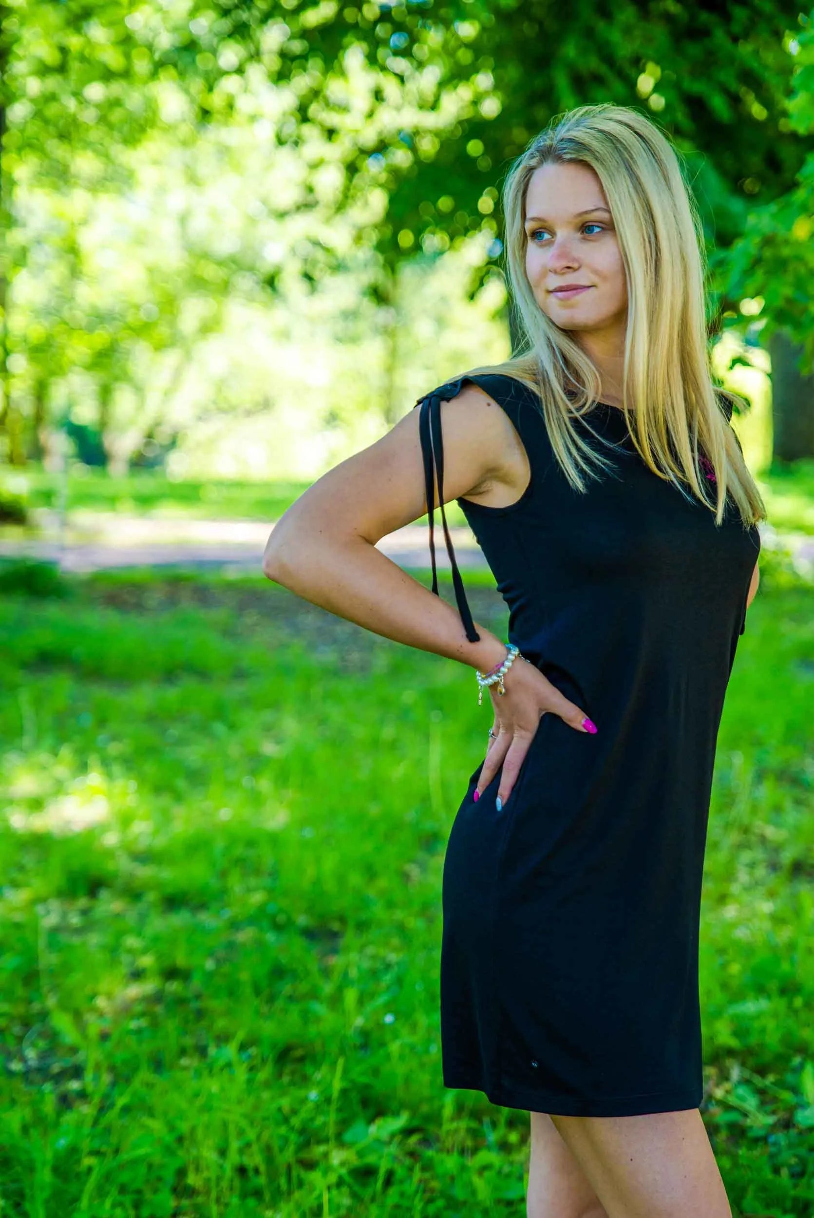 Rochie elegantă de black asasbeda pentru femei - dimensiunea m