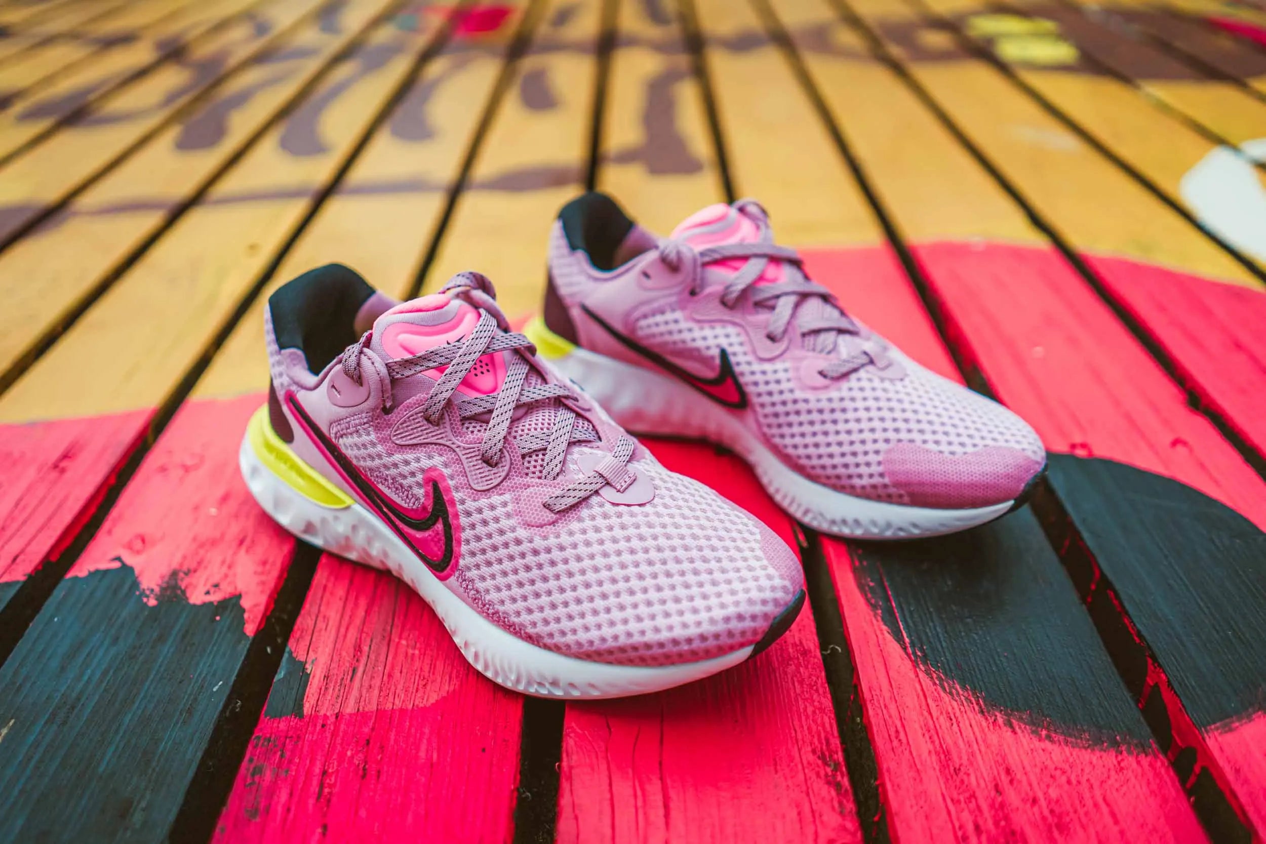 Nike WMS Renouvellement Running 2 Pink-Black Cyber 36.5