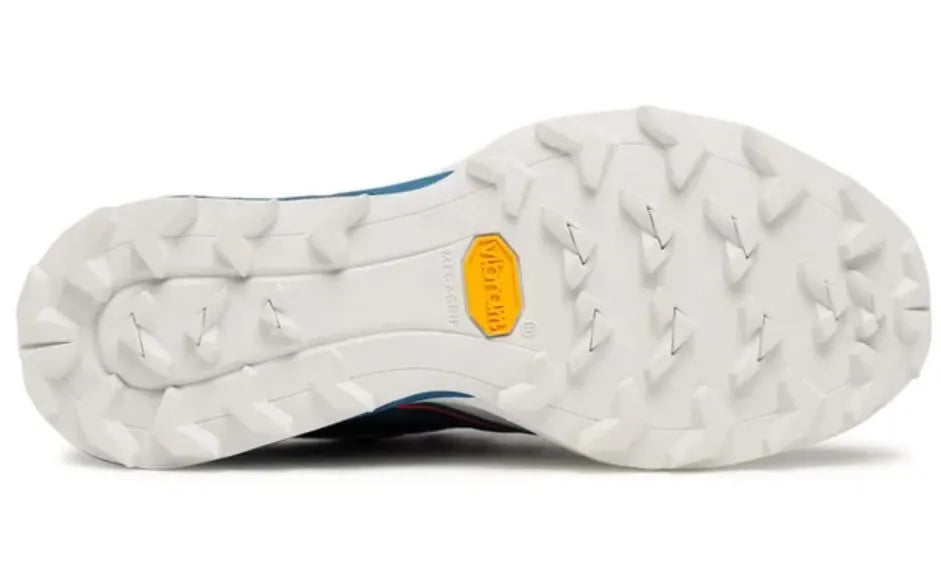 Buataisí na mBan Dynacit: Uiscedhíonach & Compordach - Méid 36.5