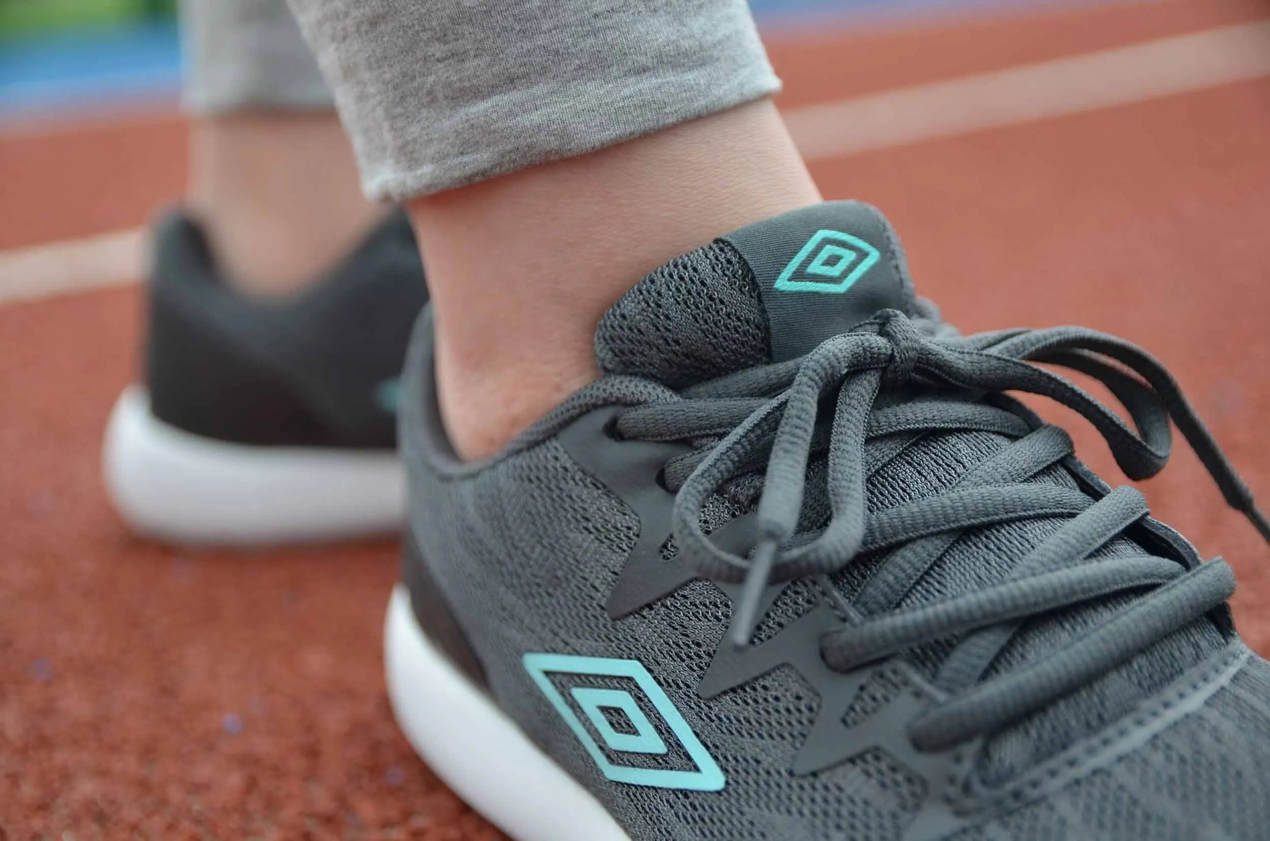 Umbro thyone 2 kobiety trampki - lekkie i oddychające