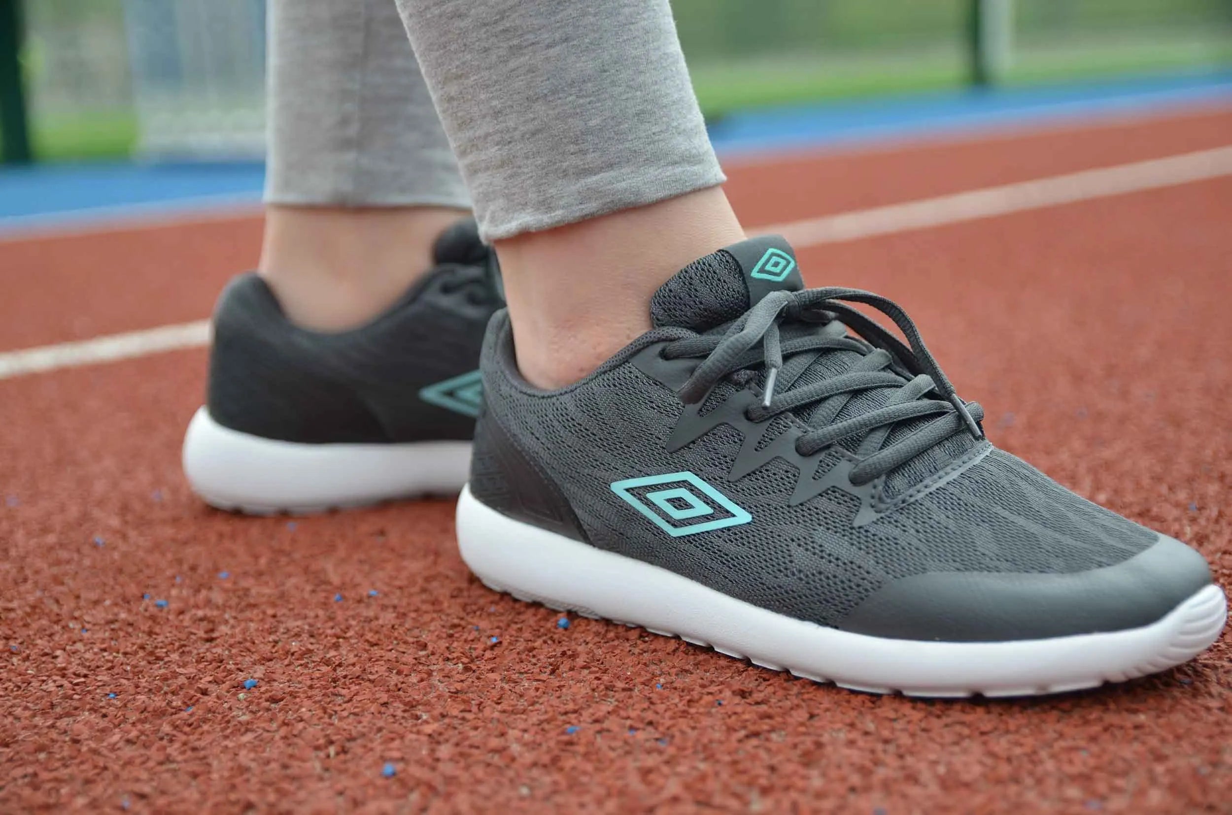 Umbro thyone 2 kobiety trampki - lekkie i oddychające