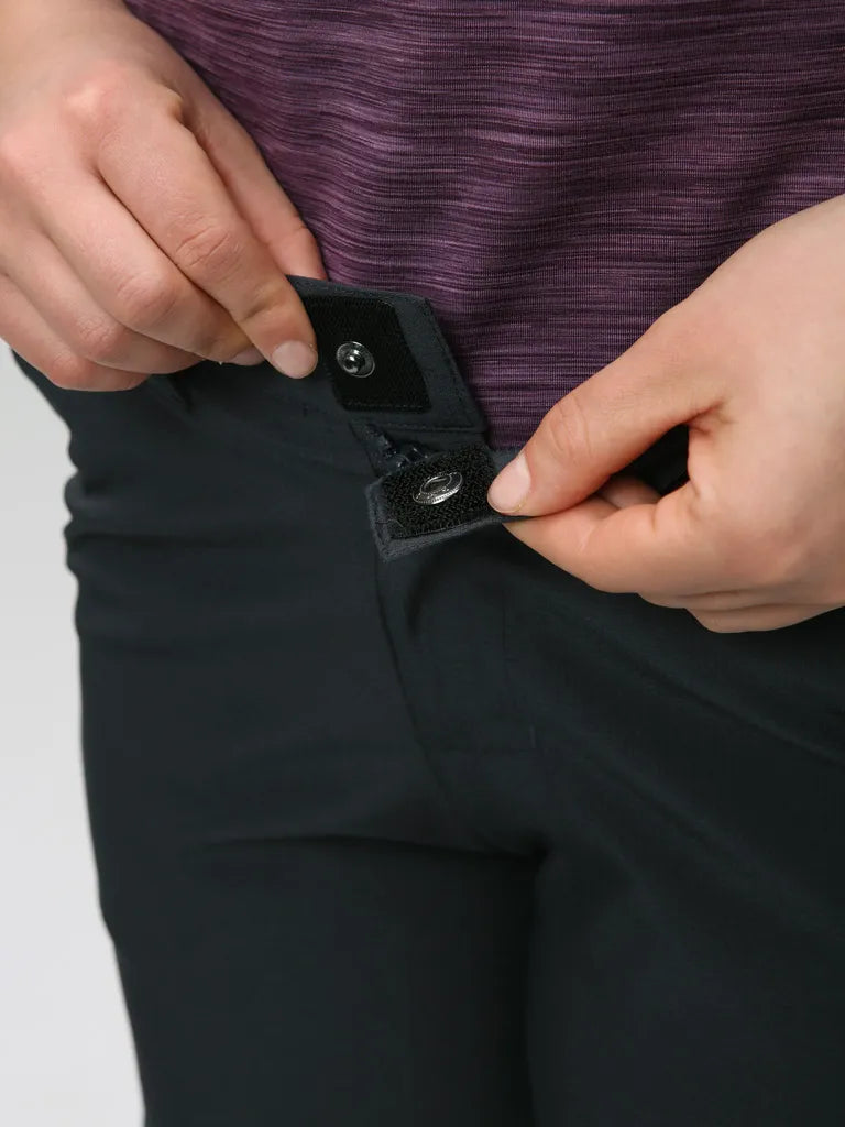 Pantaloni scurți pentru femei Loap Uzmara Navy Blue m