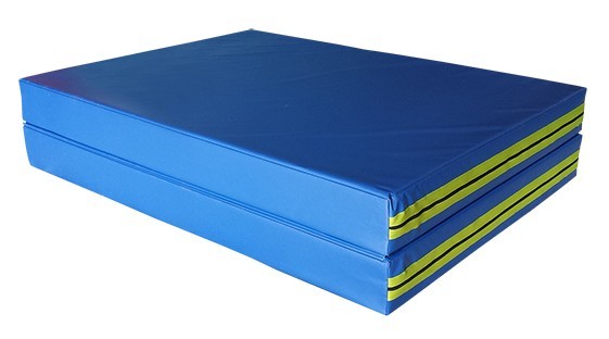 Foldable reinforced jumping mat