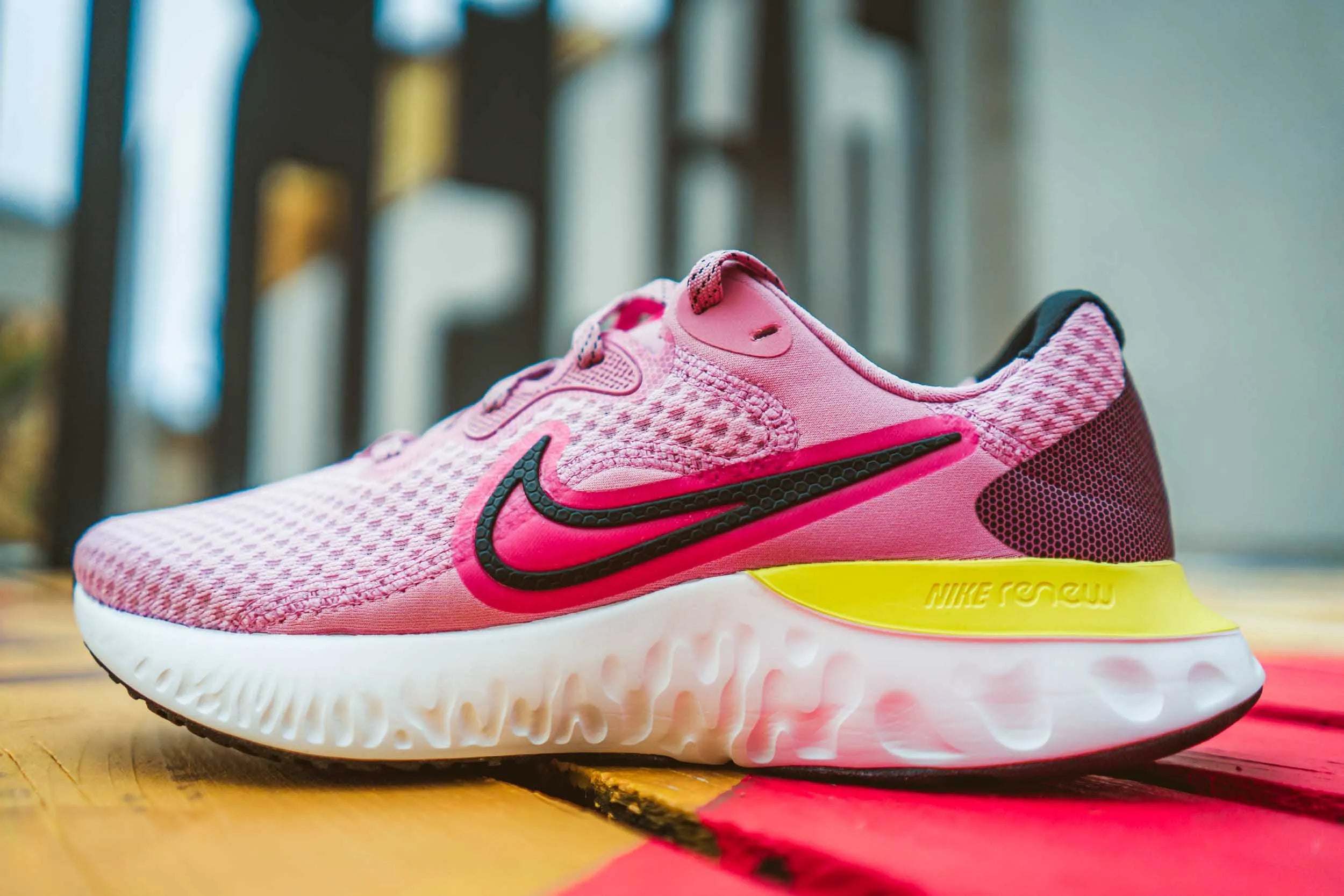Nike WMS Renouvellement Running 2 Pink-Black Cyber ​​36.5