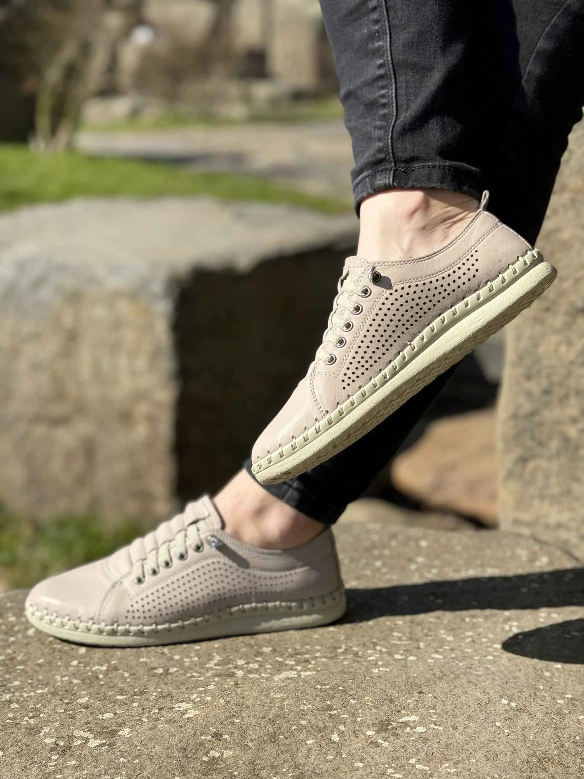 Bróga Foghlama na mBan Grey Nell Méid 37