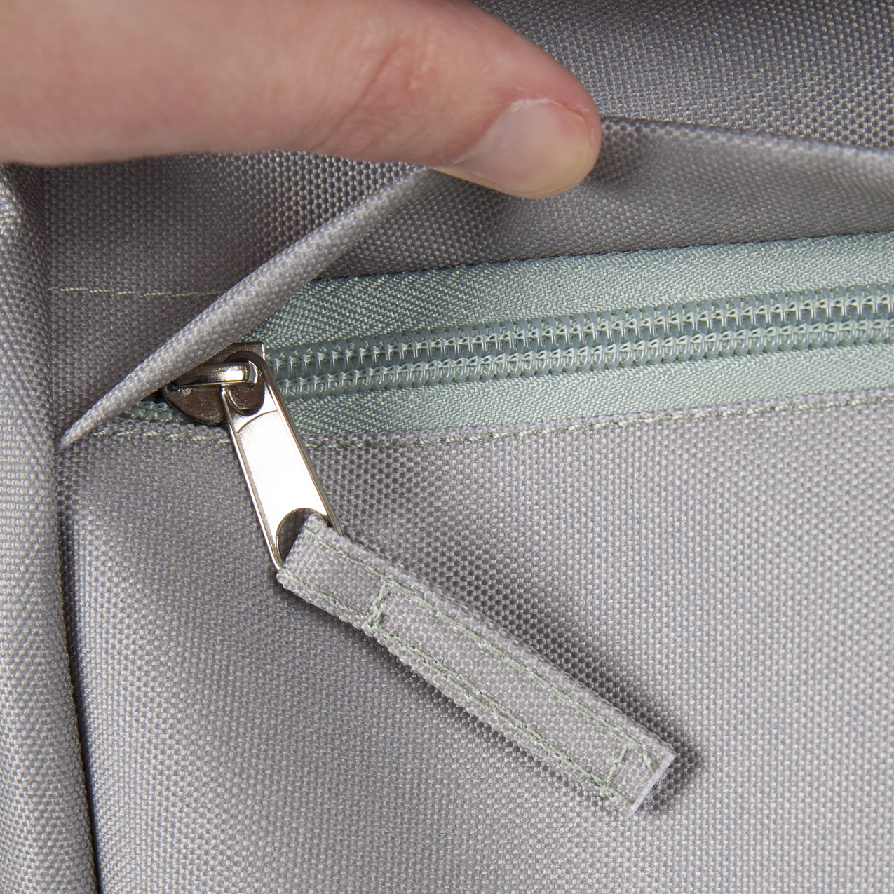 Trespass Tresto- 2 in 1 tote and backpack EACH